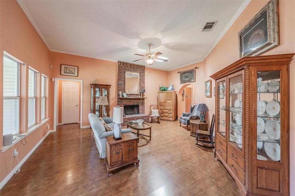 1108 Middlebury Lane, Euless, TX 76040 1108 Middlebury Lane, Euless, TX 76040