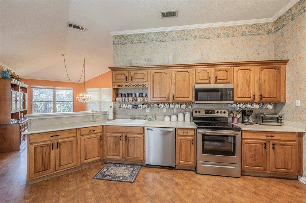 1108 Middlebury Lane, Euless, TX 76040 1108 Middlebury Lane, Euless, TX 76040