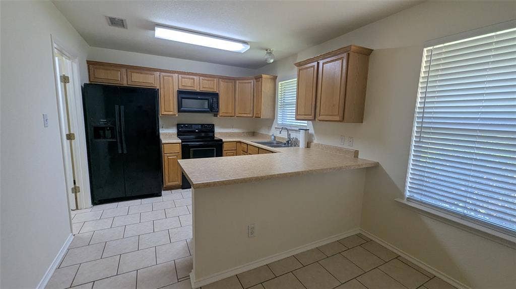 916 Heberle Drive, Burleson, TX 76028 916 Heberle Drive, Burleson, TX 76028