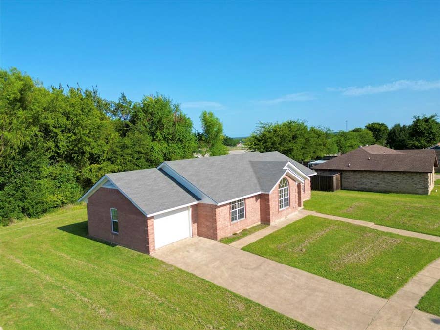 Property photo for 2001 Solomon Drive, Commerce, TX