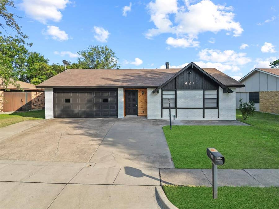 Property photo for 421 Parkvale Lane, Grand Prairie, TX