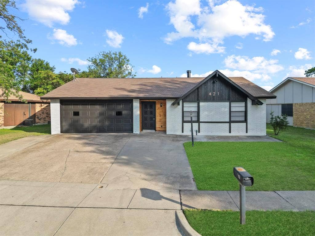 421 Parkvale Lane, Grand Prairie, TX 75052 421 Parkvale Lane, Grand Prairie, TX 75052