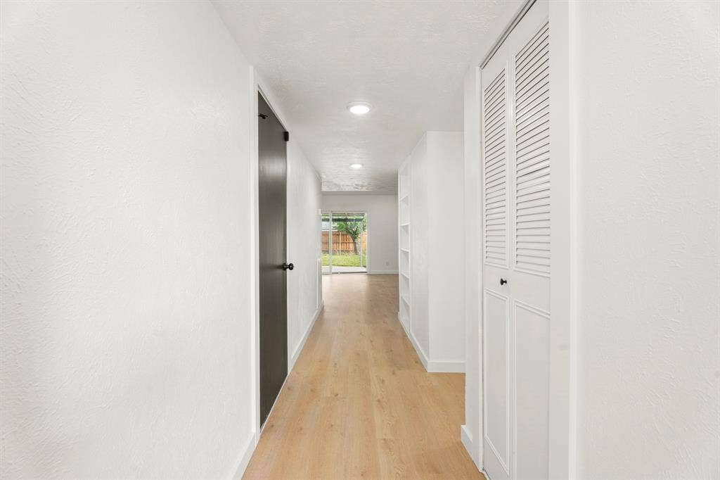 421 Parkvale Lane, Grand Prairie, TX 75052 421 Parkvale Lane, Grand Prairie, TX 75052