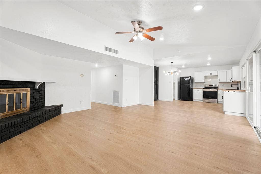 421 Parkvale Lane, Grand Prairie, TX 75052 421 Parkvale Lane, Grand Prairie, TX 75052