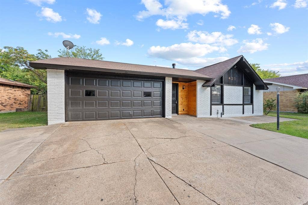 421 Parkvale Lane, Grand Prairie, TX 75052 421 Parkvale Lane, Grand Prairie, TX 75052