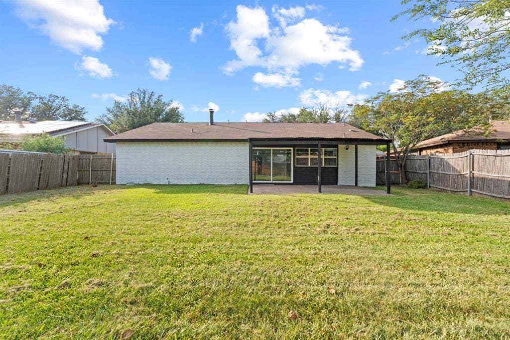 421 Parkvale Lane, Grand Prairie, TX 75052 421 Parkvale Lane, Grand Prairie, TX 75052