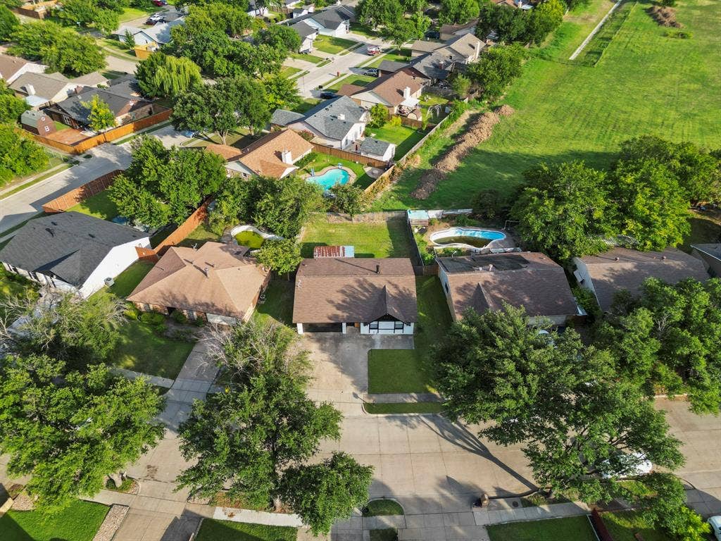 421 Parkvale Lane, Grand Prairie, TX 75052 421 Parkvale Lane, Grand Prairie, TX 75052