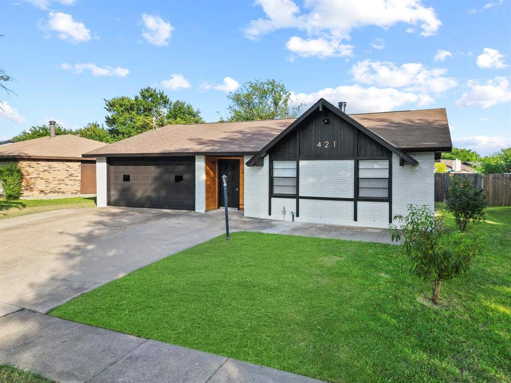 421 Parkvale Lane, Grand Prairie, TX 75052 421 Parkvale Lane, Grand Prairie, TX 75052