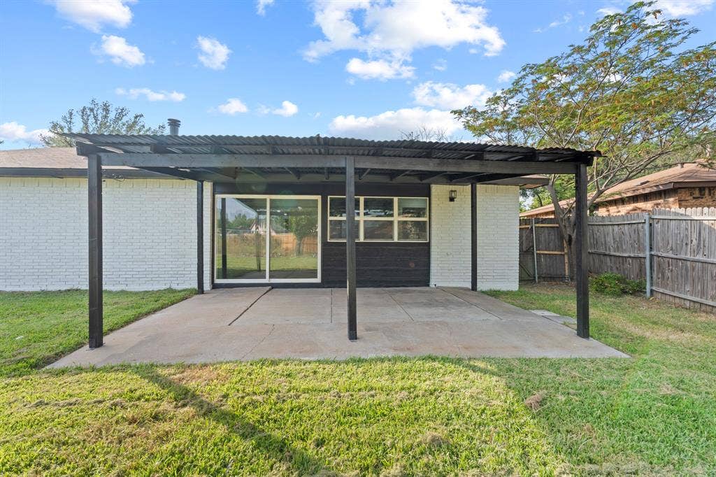 421 Parkvale Lane, Grand Prairie, TX 75052 421 Parkvale Lane, Grand Prairie, TX 75052