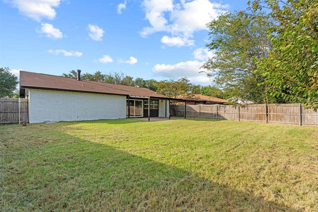 421 Parkvale Lane, Grand Prairie, TX 75052 421 Parkvale Lane, Grand Prairie, TX 75052