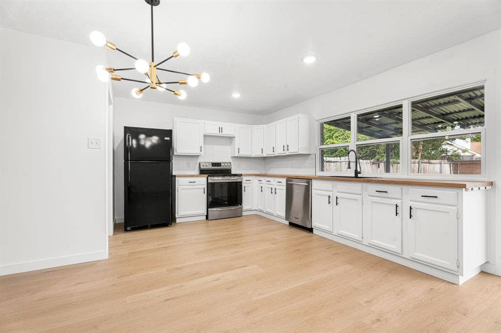 421 Parkvale Lane, Grand Prairie, TX 75052 421 Parkvale Lane, Grand Prairie, TX 75052