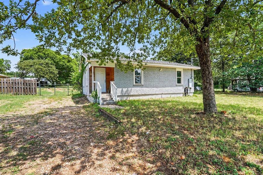 Property photo for 6337 Renwood Drive, Fort Worth, TX