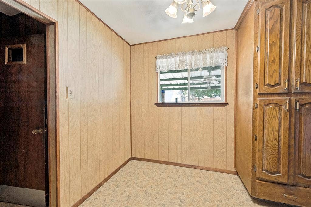 5213 Bonnie Wayne Street, Haltom City, TX 76117 eat-in kitchen dining