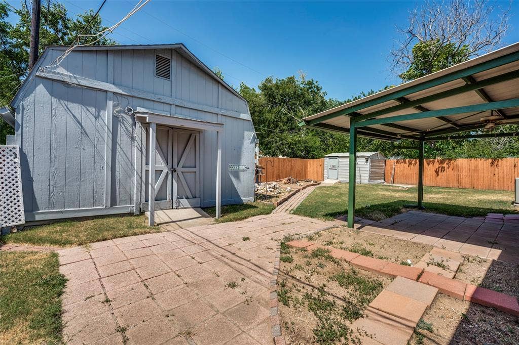 5213 Bonnie Wayne Street, Haltom City, TX 76117 Large Workshop