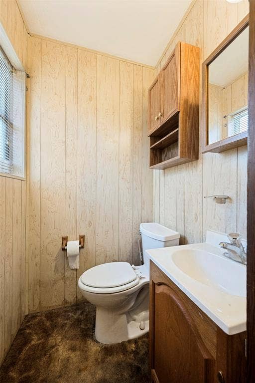 5213 Bonnie Wayne Street, Haltom City, TX 76117 Primary bedroom with attached half bath