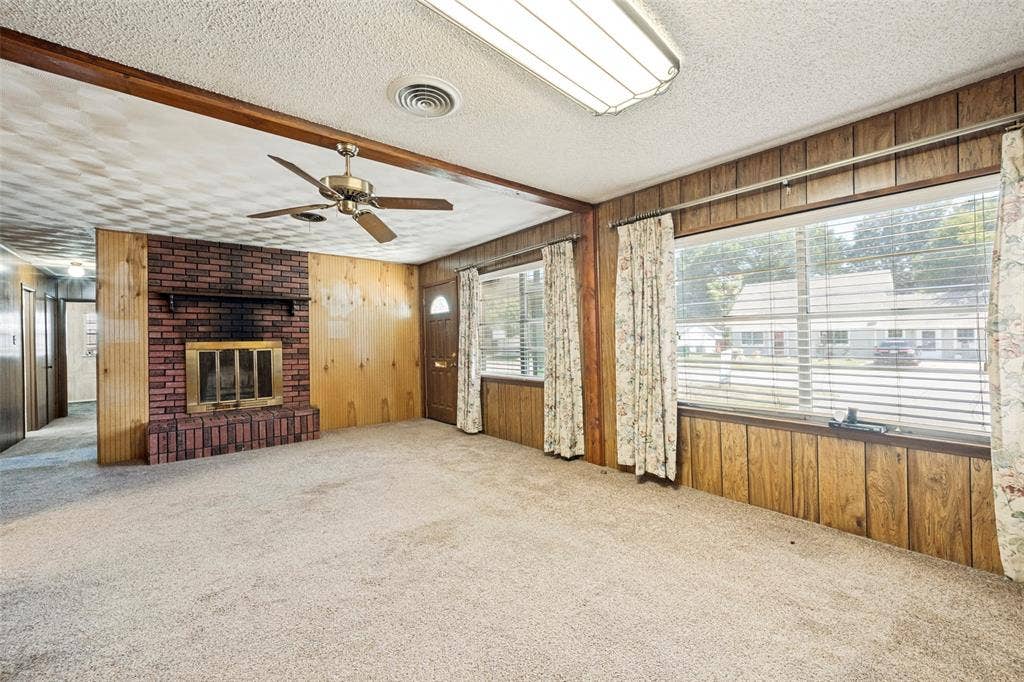 5213 Bonnie Wayne Street, Haltom City, TX 76117 Large living area