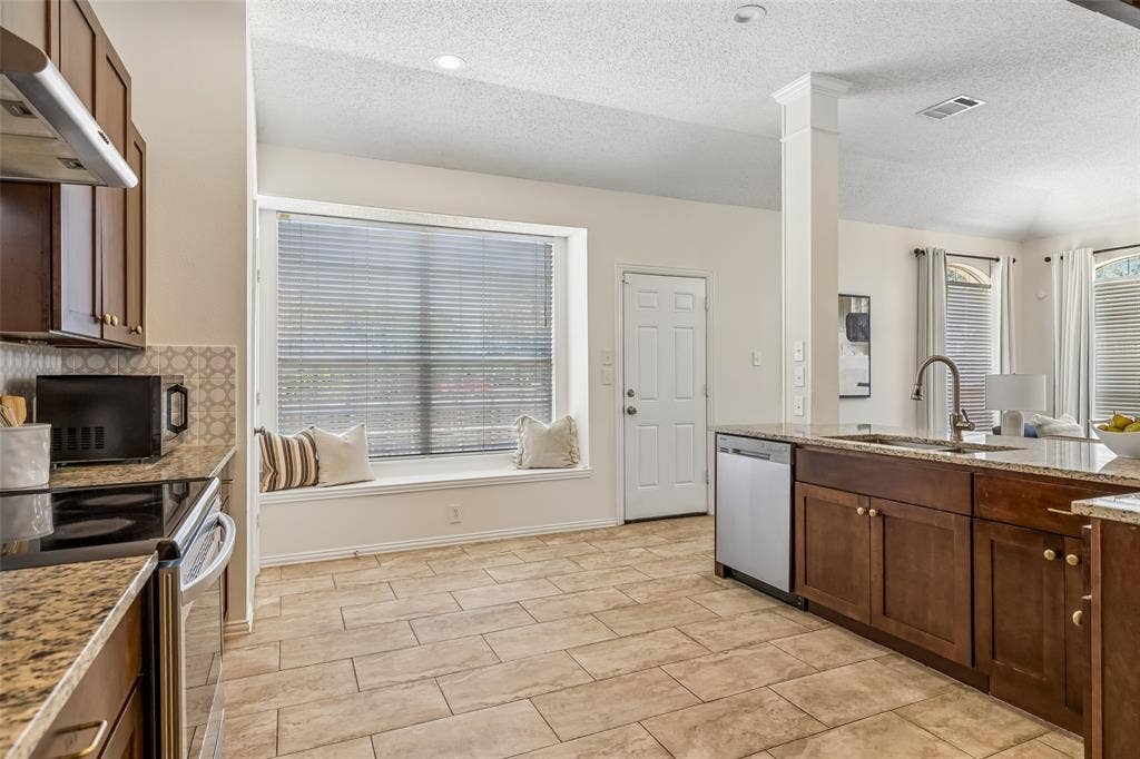 2108 Monticello Circle, Plano, TX 75075 2108 Monticello Circle, Plano, TX 75075