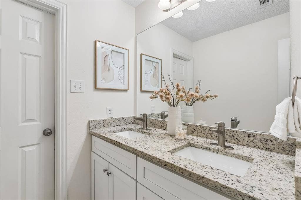 2108 Monticello Circle, Plano, TX 75075 2108 Monticello Circle, Plano, TX 75075