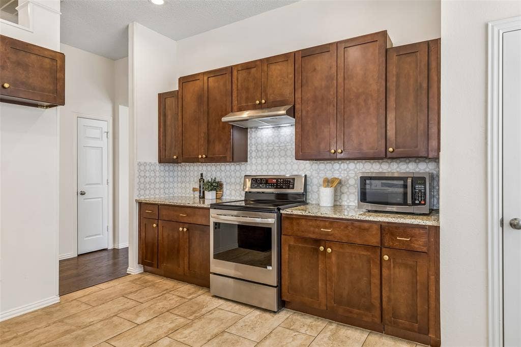 2108 Monticello Circle, Plano, TX 75075 2108 Monticello Circle, Plano, TX 75075