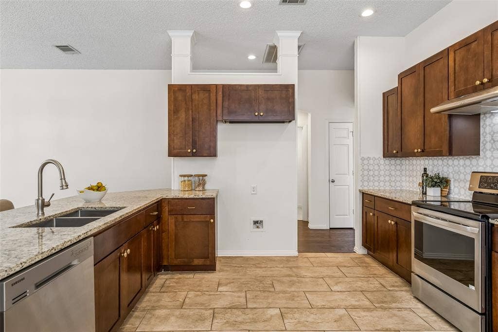 2108 Monticello Circle, Plano, TX 75075 2108 Monticello Circle, Plano, TX 75075