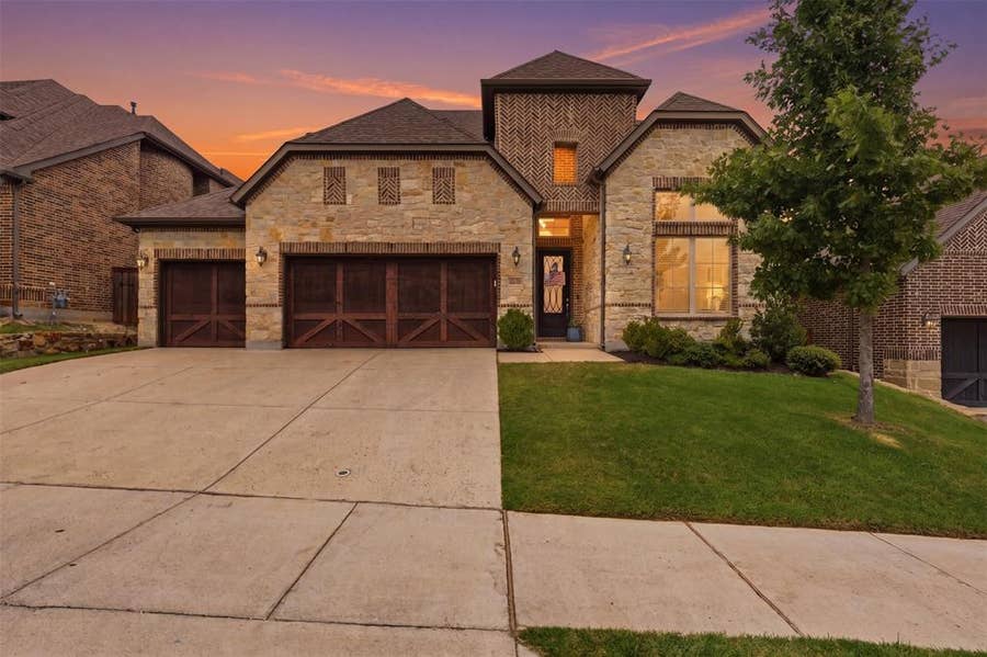 Property photo for 10322 Trail Ridge Drive, Fort Worth, TX