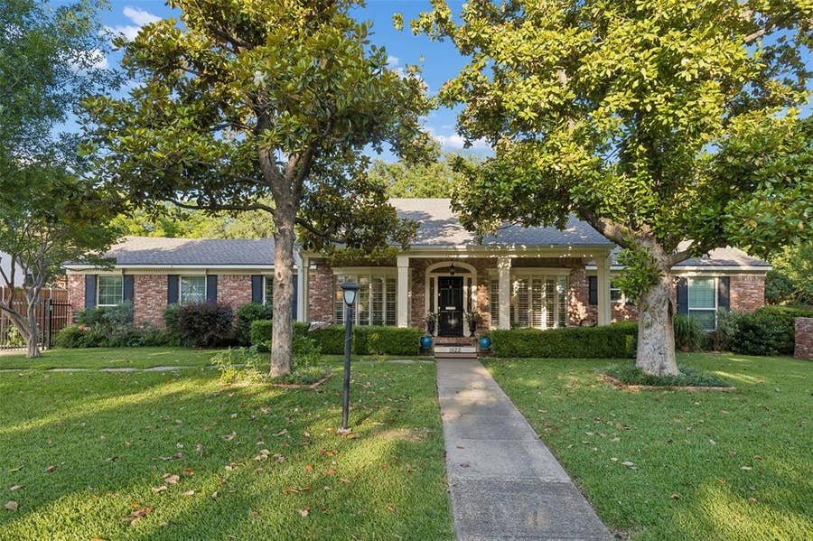 Property photo for 11122 Candlelight Lane, Dallas, TX