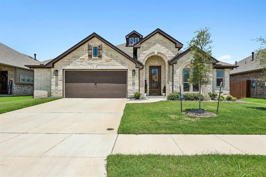 Property photo for 121 Claywood Drive, Glenn Heights, TX