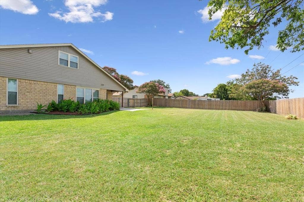 116 Boleman Drive, Hewitt, TX 76643 Expansive lawn area with a full privacy fence