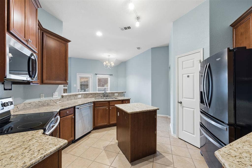 3221 Canary Lane, Midlothian, TX 76065