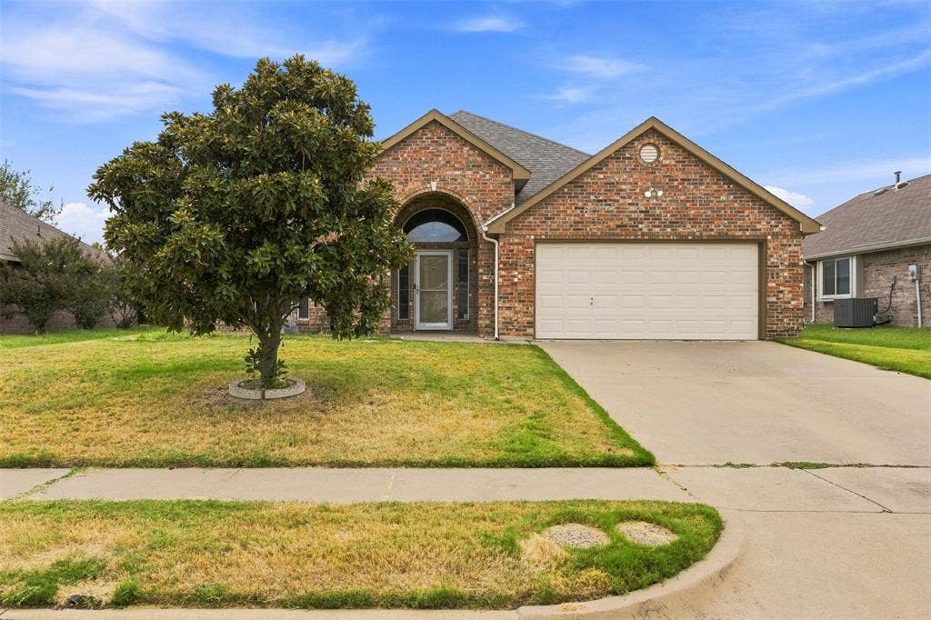 3221 Canary Lane, Midlothian, TX 76065