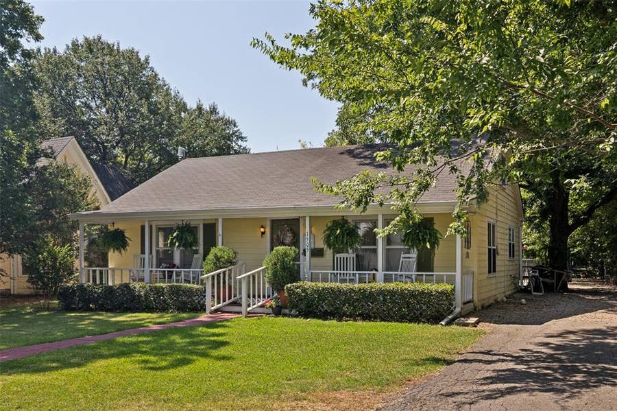 Property photo for 1505 Bonham Street, Commerce, TX