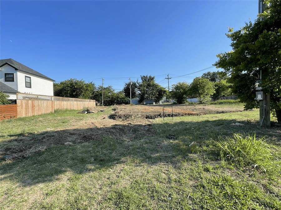 Property photo for 1400 E Morphy Street, Fort Worth, TX
