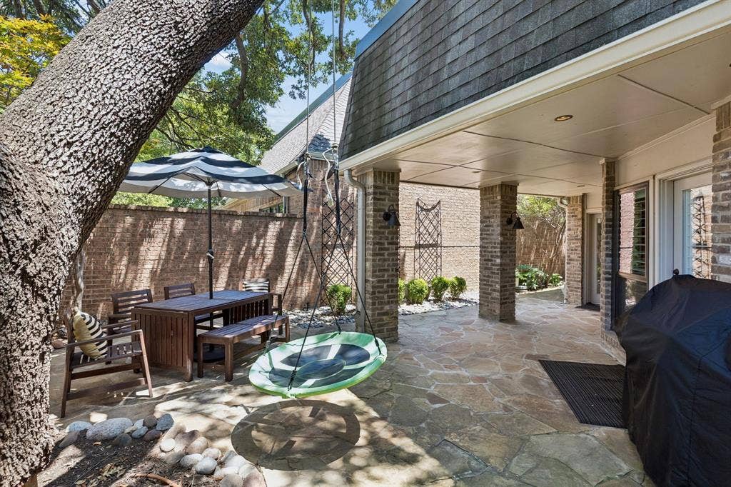 6015 Shetland Drive, Dallas, TX 75230 Enjoy alfresco dining, family gatherings, evening wind-downs... you name it!