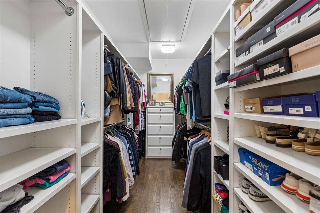 6015 Shetland Drive, Dallas, TX 75230 The primary closet is unusually big for this neighborhood. Built-in shelving and drawers help with space optimization.