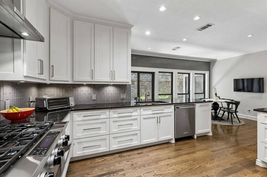 6015 Shetland Drive, Dallas, TX 75230 Functional, stylish, and spacious kitchen with extended cabinetry, soft close drawers, and great prep space.