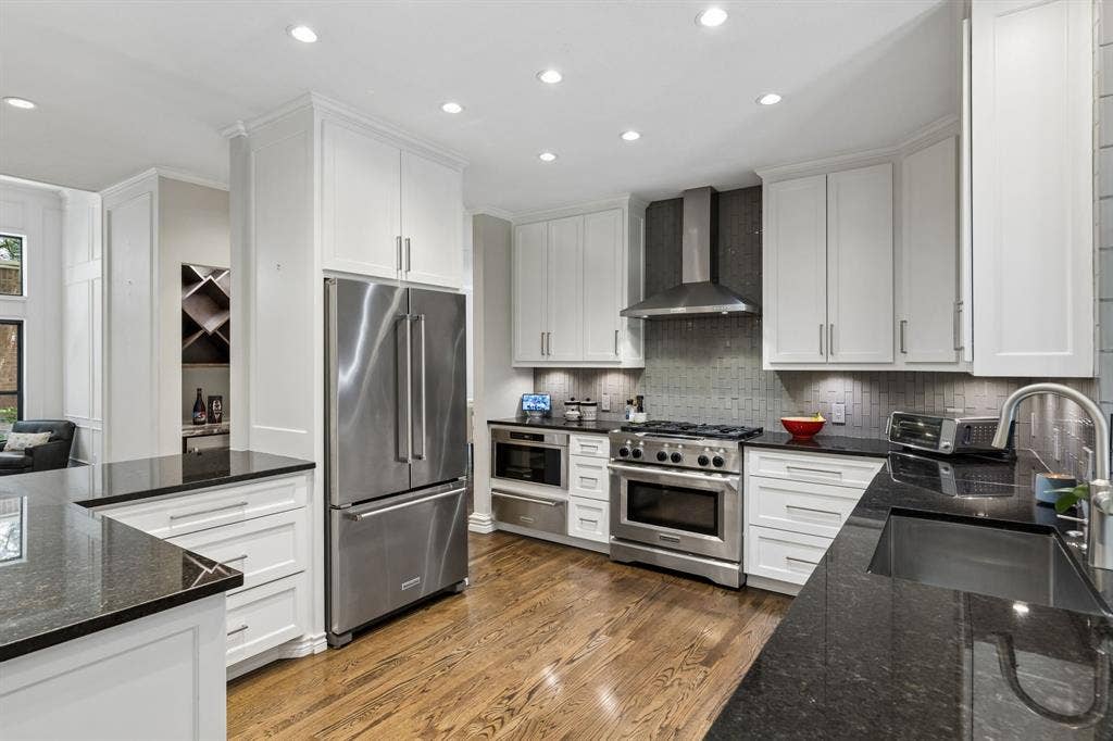 6015 Shetland Drive, Dallas, TX 75230 The luxury Kitchen Aid range and appliances give the kitchen a luxury vibe. Refrigerator conveys with the home.