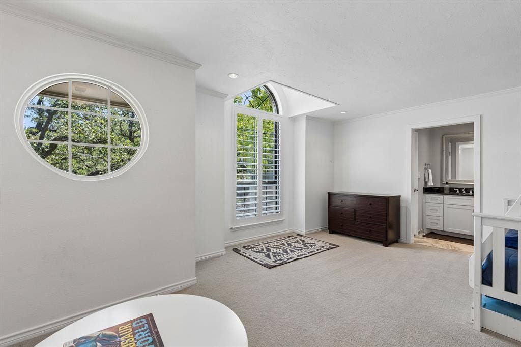 6015 Shetland Drive, Dallas, TX 75230 The cutest secondary bedroom! Light, bright, huge, happy!