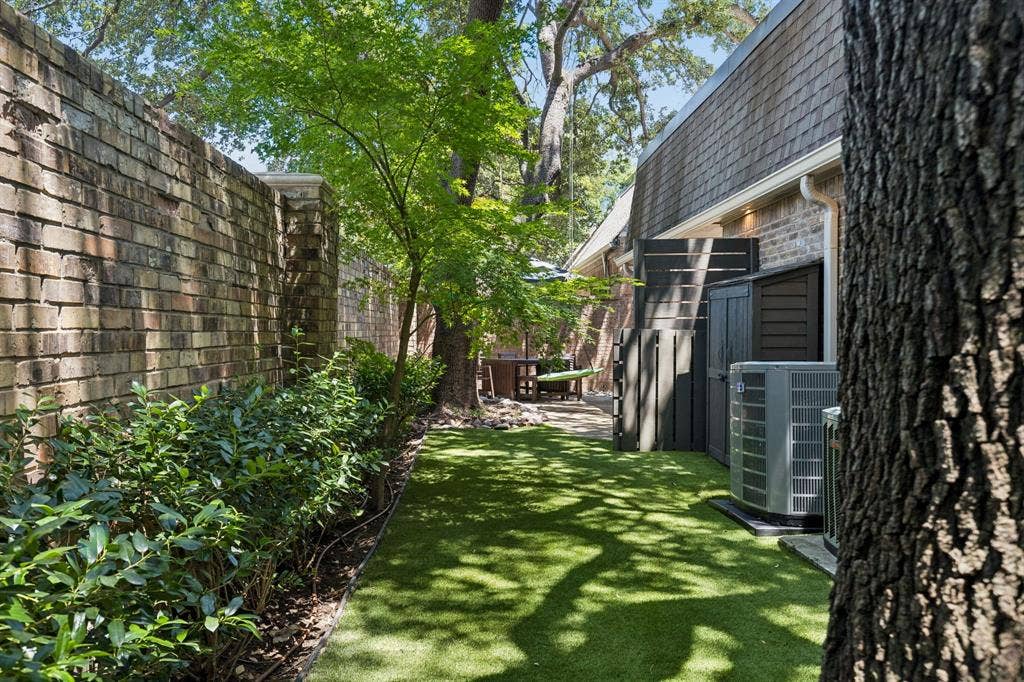 6015 Shetland Drive, Dallas, TX 75230 In addition to the oak trees, there are beautiful shrub hedges and japanese maple trees.