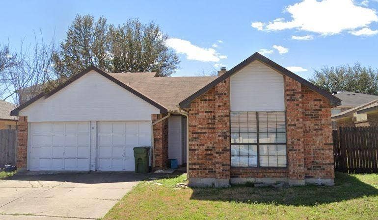 Property photo for 330 Valley Spring Drive, Arlington, TX