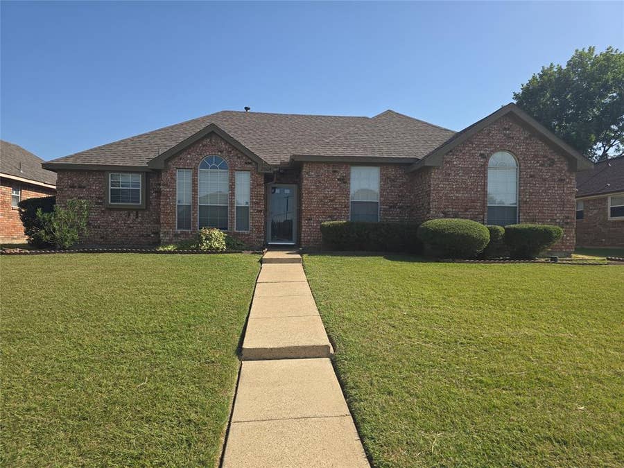 Property photo for 2004 Island View Court, Mesquite, TX