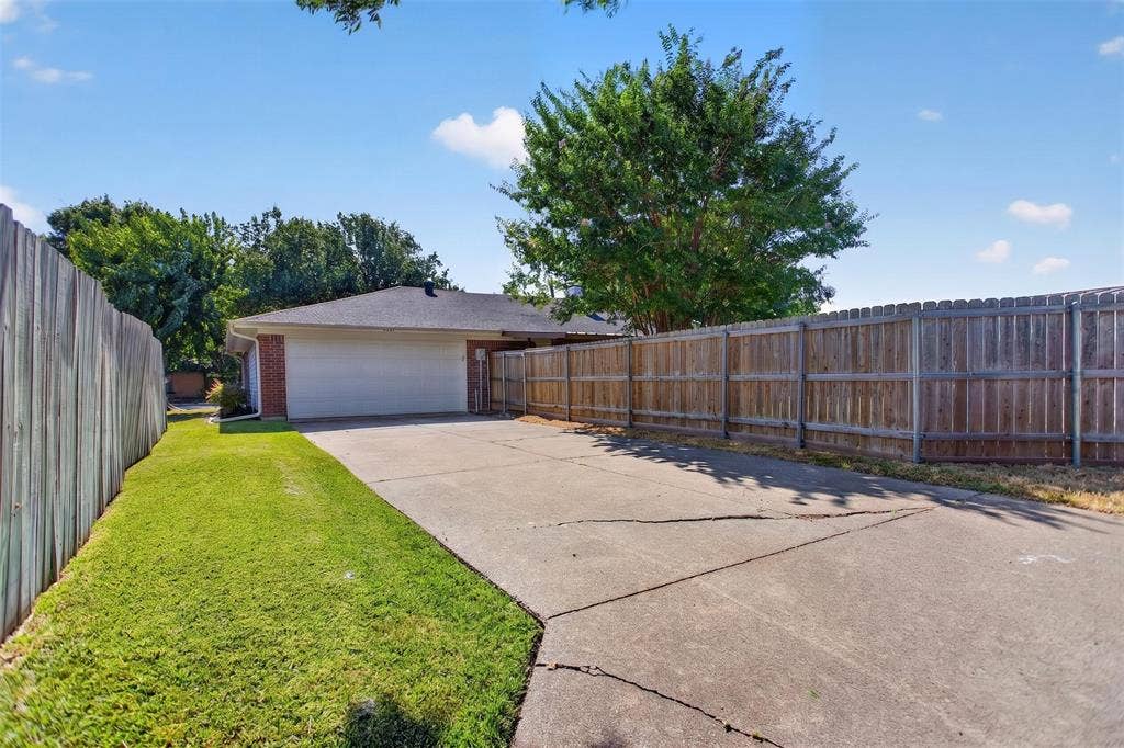 4213 Cheyenne Drive, Rowlett, TX 75088 Plenty of parking on the large driveway.