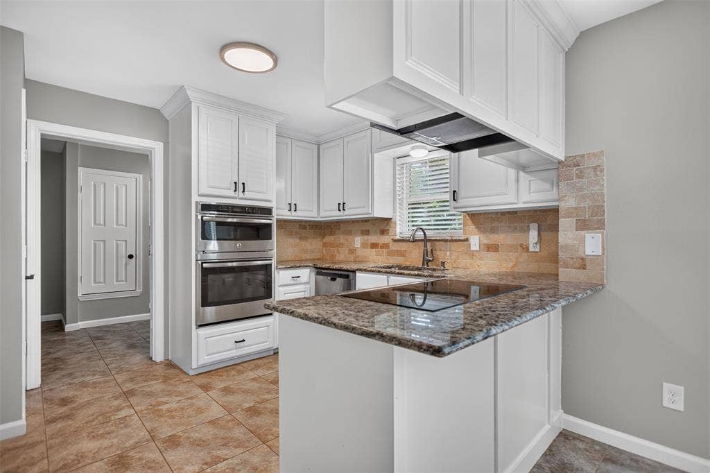 4213 Cheyenne Drive, Rowlett, TX 75088 Stainless steel appliances and plenty of cabinet storage