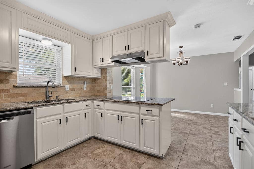 4213 Cheyenne Drive, Rowlett, TX 75088 Bright white kitchen with granite counter tops.