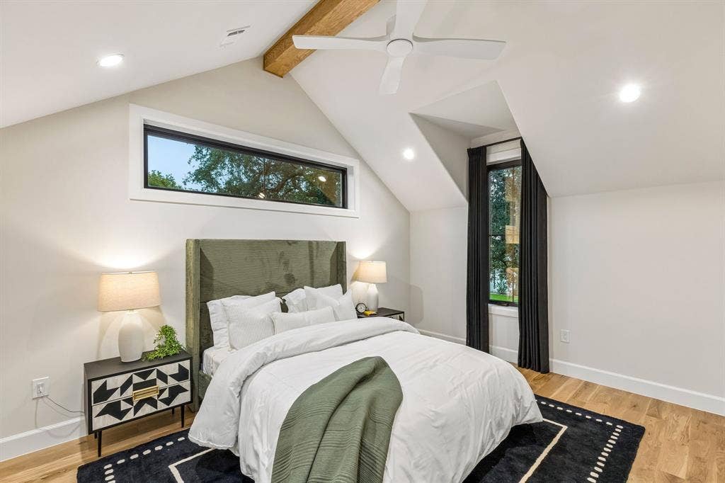 16834 Mossy Oak Drive, Dallas, TX 75248 Upstairs bedroom with vaulted ceilings