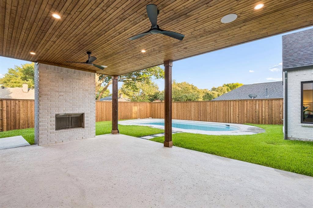 16834 Mossy Oak Drive, Dallas, TX 75248 Covered backyard patio