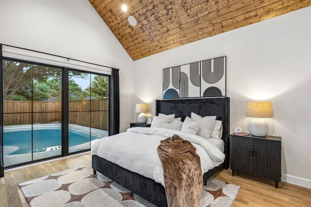16834 Mossy Oak Drive, Dallas, TX 75248 Primary bedroom overlooking the backyard oasis