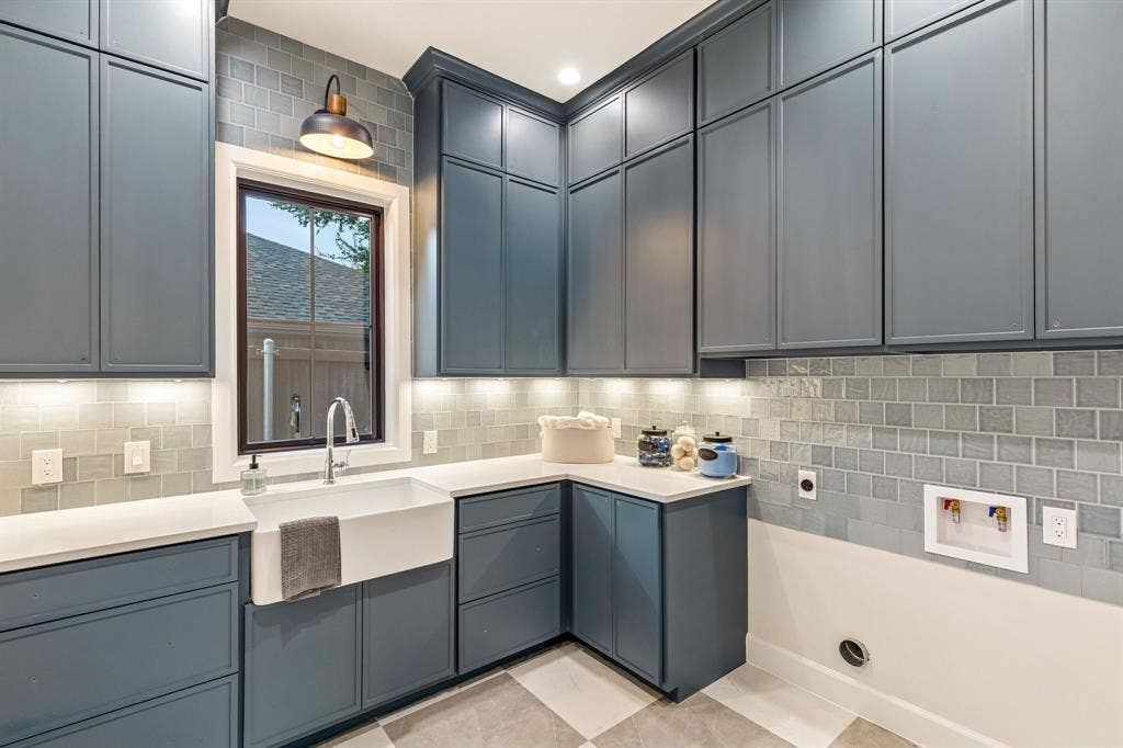 16834 Mossy Oak Drive, Dallas, TX 75248 Large Utility closet/laundry room with custom cabinetry