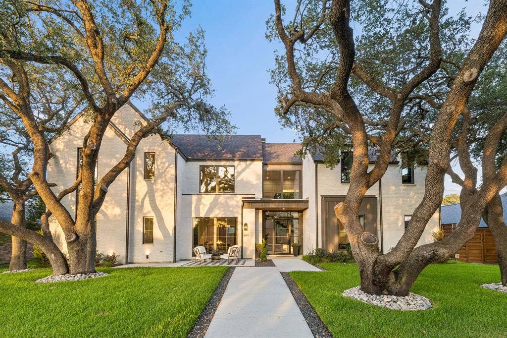 16834 Mossy Oak Drive, Dallas, TX 75248 Front facade with St. Augustine grass, large trees