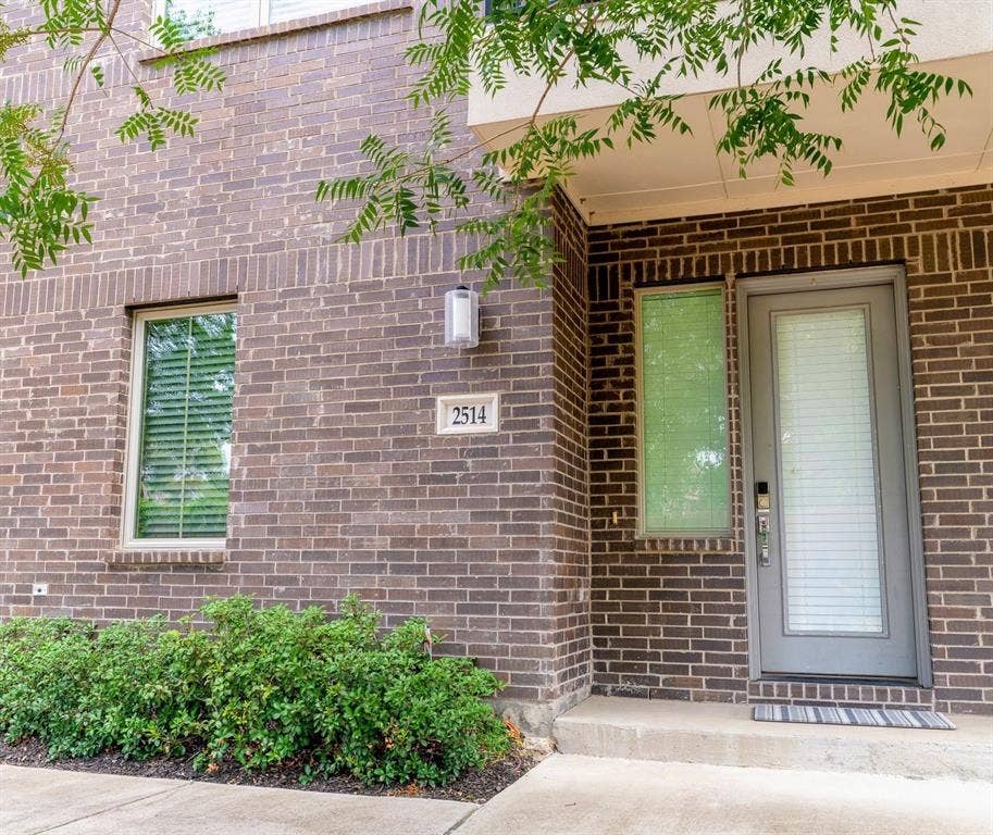 2514 Vintage Street, Farmers Branch, TX 75234 Exterior of Home