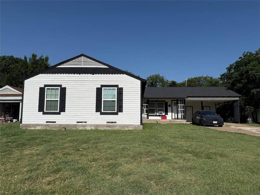Property photo for 205 22nd Street, Grand Prairie, TX